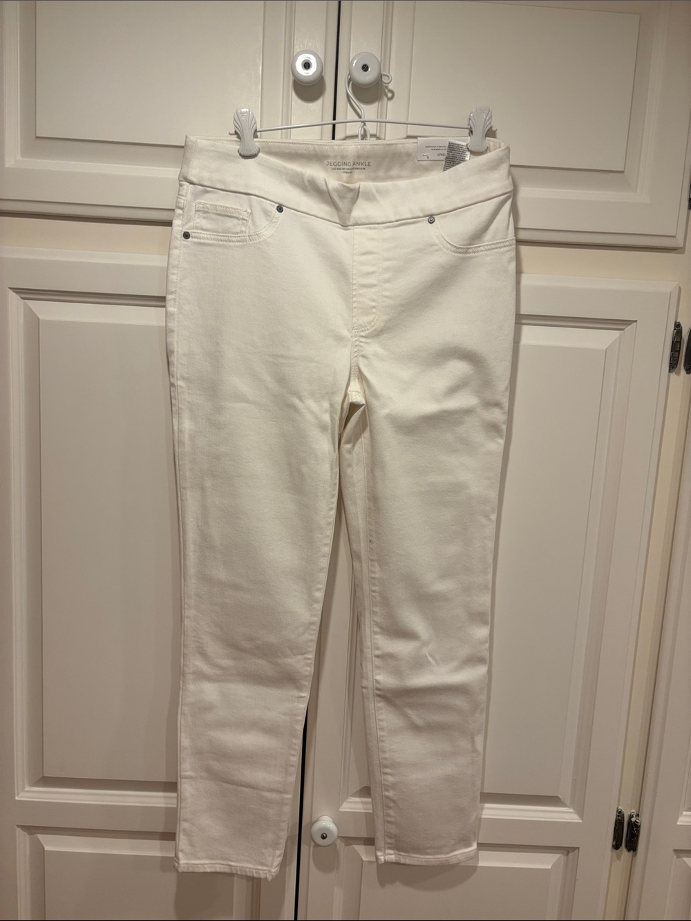Chico's Cream Cropped Pull-On Jeans
